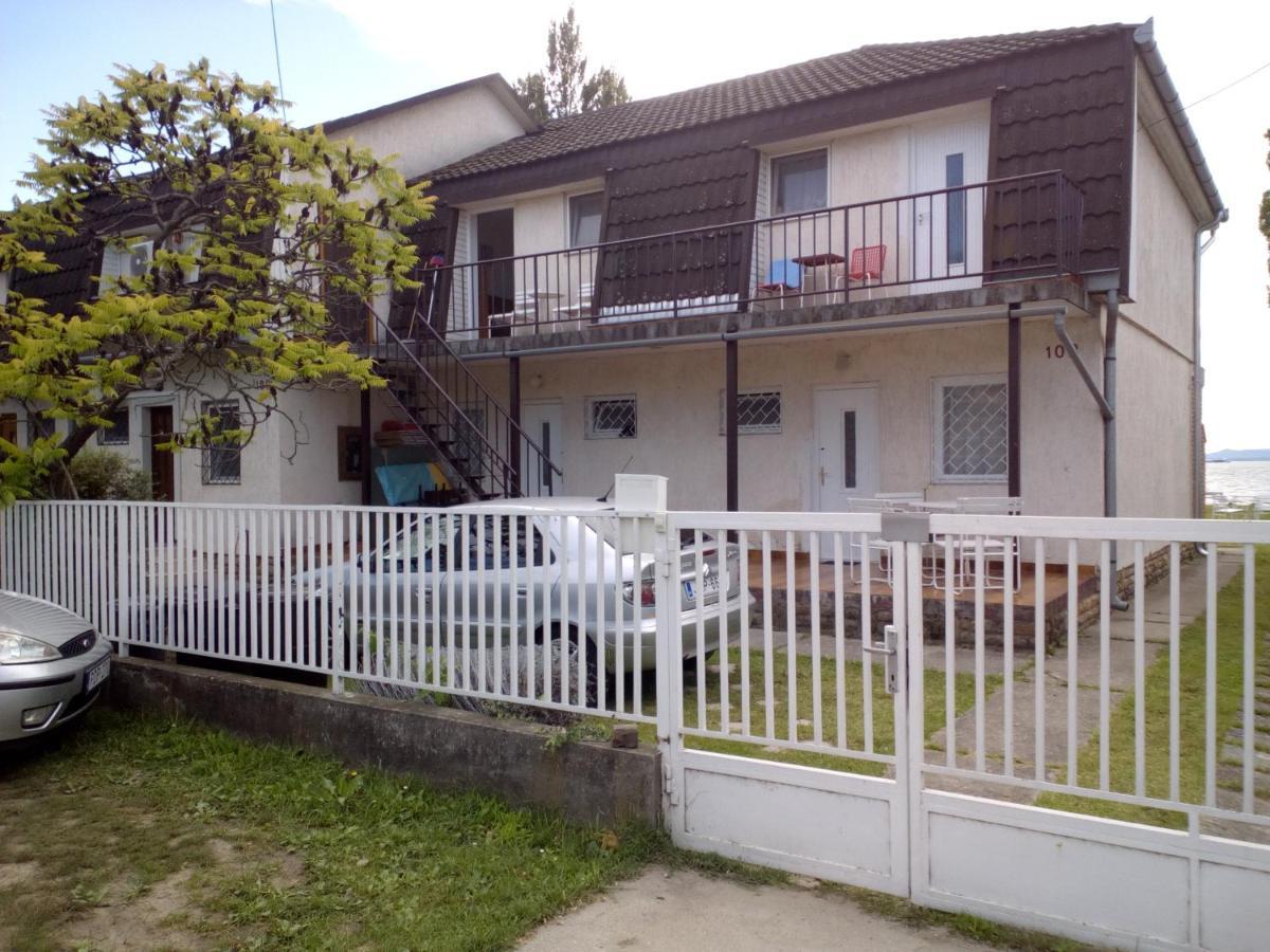 Vizparti Apartmanok Szantod Luaran gambar